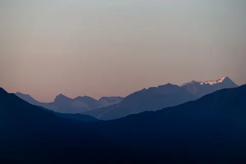 Обои Горный хребет 4K · mountains · 3840×2561