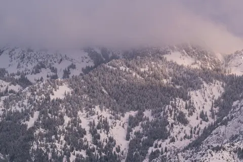 Fondo de pantalla Cordillera 4K · mountains · 3840×2560