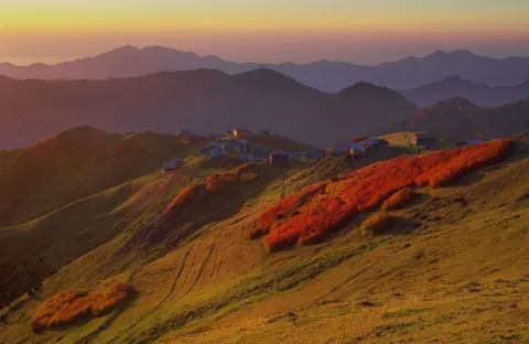Mountain Range 4K Wallpaper · mountains · 3840×2493