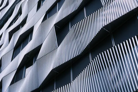 Papel de parede Fachada Futurista 4K · architecture · 3840×2560