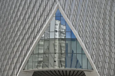 Papel de parede Fachada Futurista 4K · architecture · 3840×2563