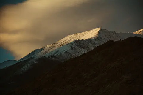 Bergkette 4K Hintergrundbild · mountains · 3840×2560
