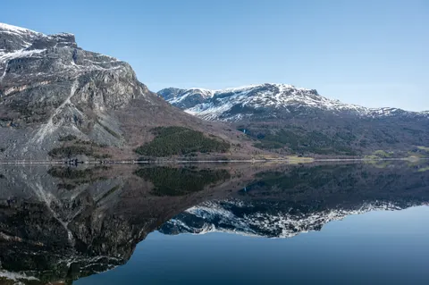 Hình nền Hồ Trên Núi 4K · mountains · 3840×2555