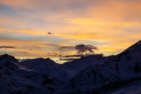 Fondo de pantalla Cordillera 4K · mountains · 3840×2560