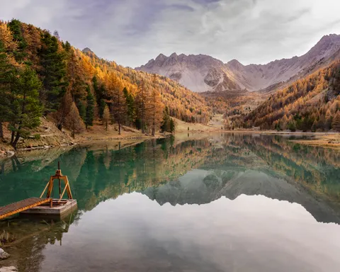 Papel de parede Lago de Montanha 4K · mountains · 3840×3072