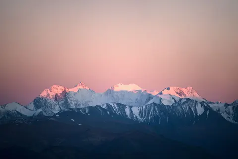 Bergkette 4K Hintergrundbild · mountains · 3840×2561