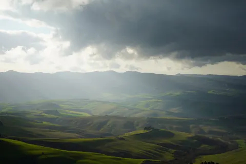 Fondo de pantalla Colinas verdes 4K · nature · 3840×2560