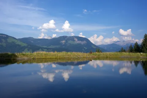 Bergsee 4K Hintergrundbild · mountains · 3840×2560