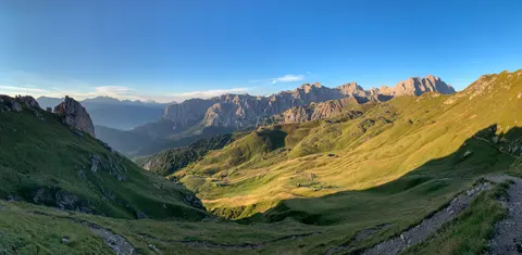Dolomiten 4K Hintergrundbild · mountains · 3840×1883