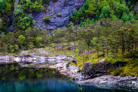 Mountain Lake 4K Wallpaper · mountains · 3840×2560