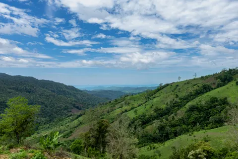 Fondo de pantalla Colinas verdes 4K · nature · 3840×2560