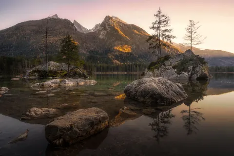 薄雾山湖 4K壁纸 · nature · 3840×2560