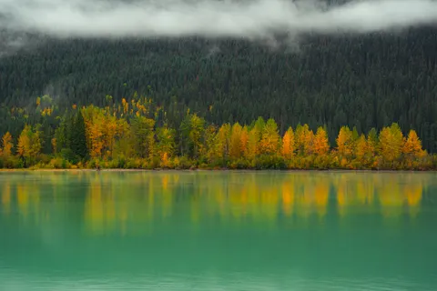 薄雾山湖 4K壁纸 · nature · 3840×2560