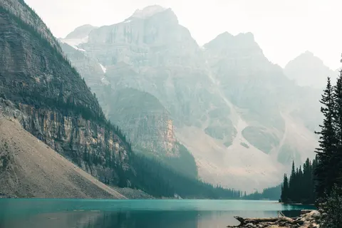 薄雾山湖 4K壁纸 · nature · 3840×2561