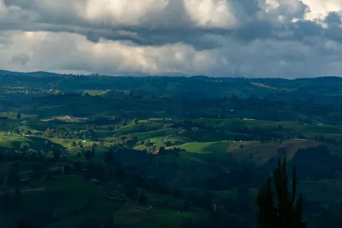 Fond d'écran Collines vertes 4K · nature · 3840×2563