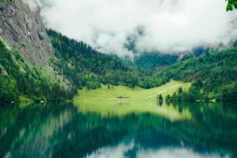 Mountain Lake 4K Wallpaper · mountains · 3840×2560