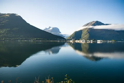 والپیپر دریاچه کوهستانی با کیفیت 4K · mountains · 3840×2563