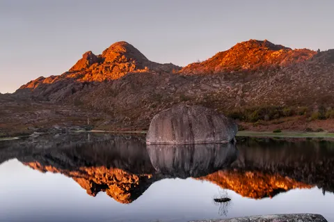 Fond d'écran Lac de montagne 4K · mountains · 3840×2550