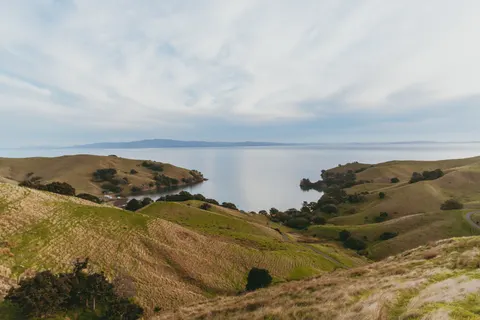 خلفية تلال خضراء بدقة 4K · nature · 3840×2560