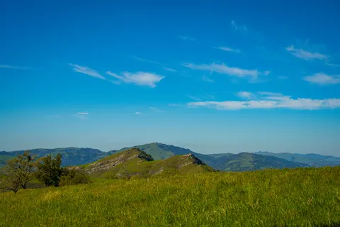 绿色丘陵 4K壁纸 · nature · 3840×2560