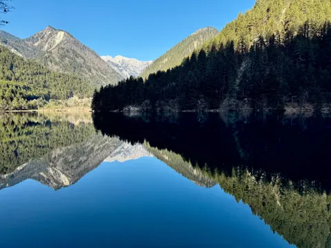 Wallpaper Danau Gunung 4K · mountains · 3840×2880