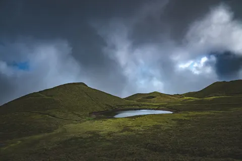 Fondo de pantalla Colinas verdes 4K · nature · 3840×2560
