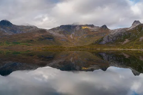 Fondo de pantalla Lago de Montaña 4K · mountains · 3840×2560