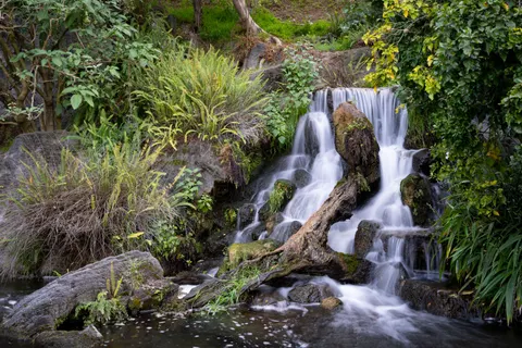 Fond d'écran Cascade 4K · nature · 3840×2560