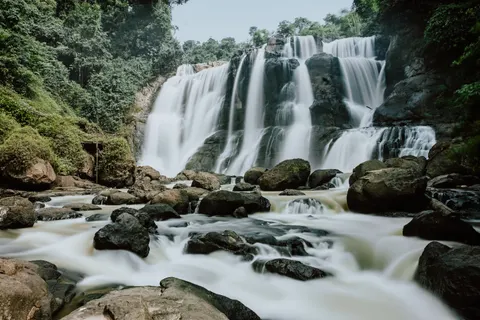 Fond d'écran Cascade 4K · nature · 3840×2560