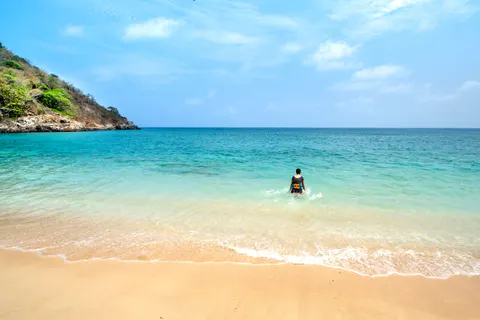 热带海滩 4K壁纸 · ocean · 3840×2561