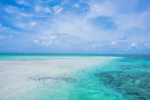 열대 해변 4K 배경화면 · ocean · 3840×2563