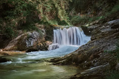 폭포 4K 배경화면 · nature · 3840×2560
