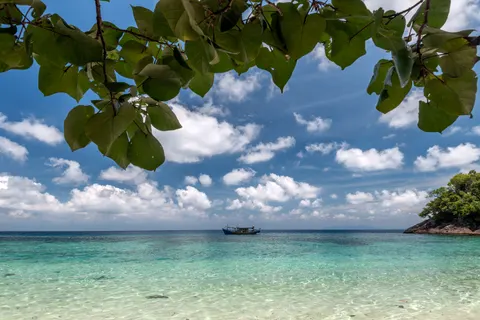 Tapeta Tropikalna Plaża 4K · ocean · 3840×2563
