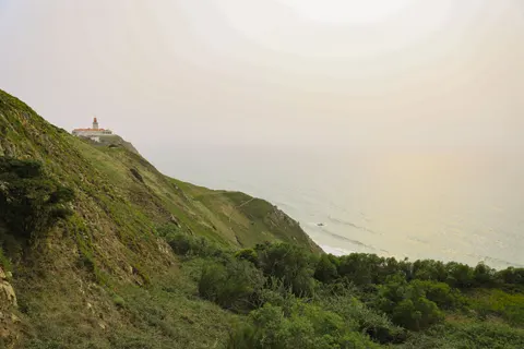 断崖の灯台 4K壁紙 · architecture · 3840×2560
