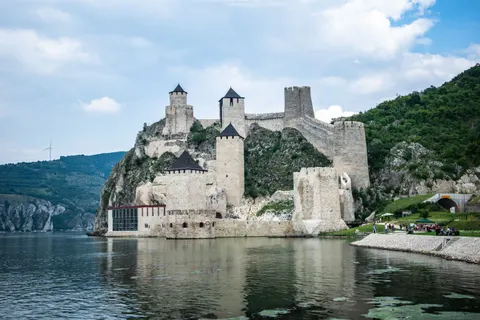मध्ययुगीन किला 4K वॉलपेपर · architecture · 3840×2560
