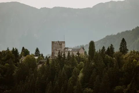 मध्ययुगीन किला 4K वॉलपेपर · architecture · 3840×2561