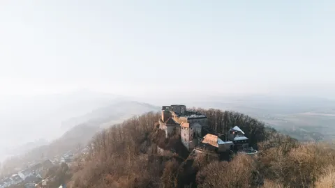 मध्ययुगीन किला 4K वॉलपेपर · architecture · 3840×2160