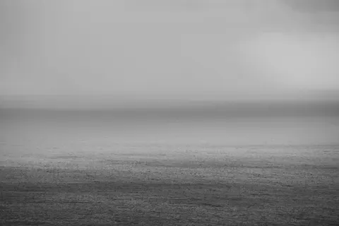 靜水 4K桌布 · minimal · 3840×2560