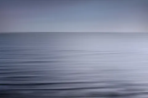 Fondo de pantalla Agua Quieta 4K · minimal · 3840×2560