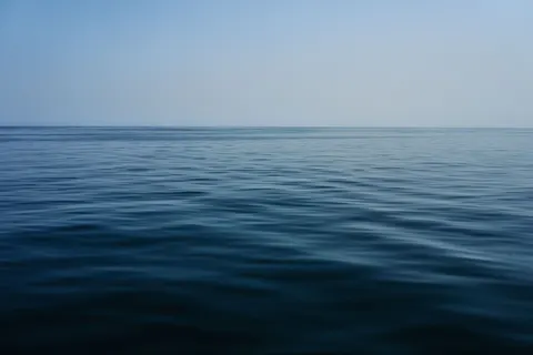 静止した水面 4K壁紙 · minimal · 3840×2560