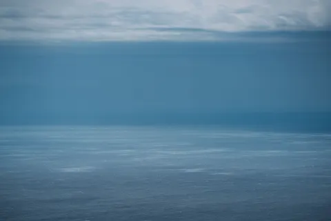 Durgun Su 4K Duvar Kağıdı · minimal · 3840×2560