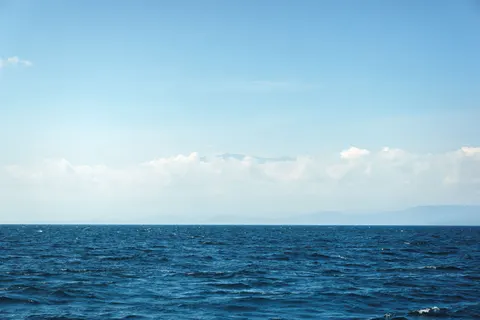靜水 4K桌布 · minimal · 3840×2560