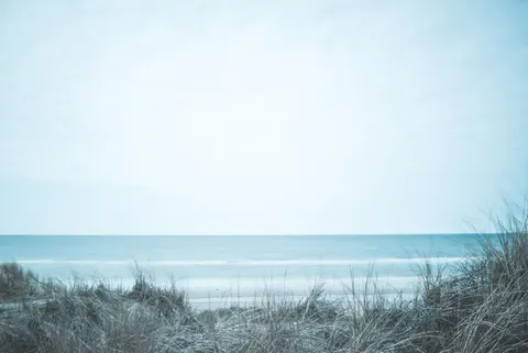 Durgun Su 4K Duvar Kağıdı · minimal · 3840×2563