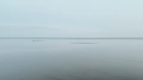 Durgun Su 4K Duvar Kağıdı · minimal · 3840×2160
