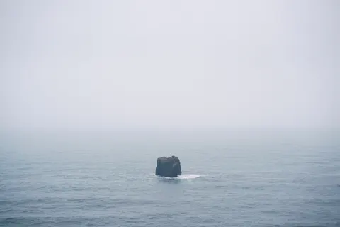 Fondo de pantalla Agua Quieta 4K · minimal · 3840×2561