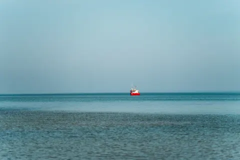 Durgun Su 4K Duvar Kağıdı · minimal · 3840×2560