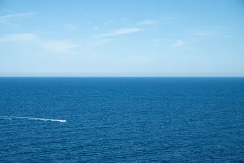 Durgun Su 4K Duvar Kağıdı · minimal · 3840×2560
