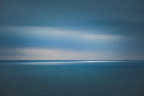 靜水 4K桌布 · minimal · 3840×2560