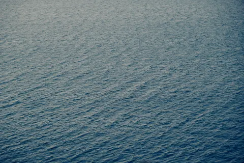 静止した水面 4K壁紙 · minimal · 3840×2560