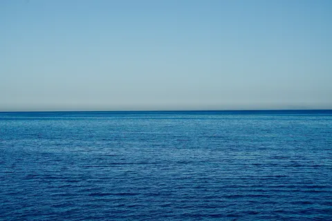 靜水 4K桌布 · minimal · 3840×2560
